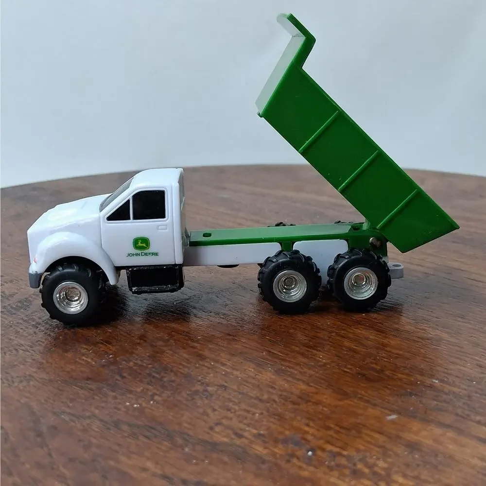Tomy Ertl 1:64 Scale John Deere Toy Farm Dump Truck‎ Diecast & Plastic Green